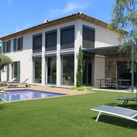 Sleeps 6 Pool *