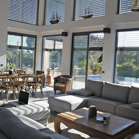Sleeps 6 Pool