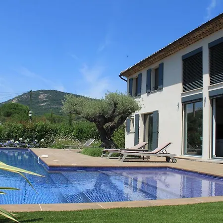 Sleeps 6 Pool Prázdninový dům *